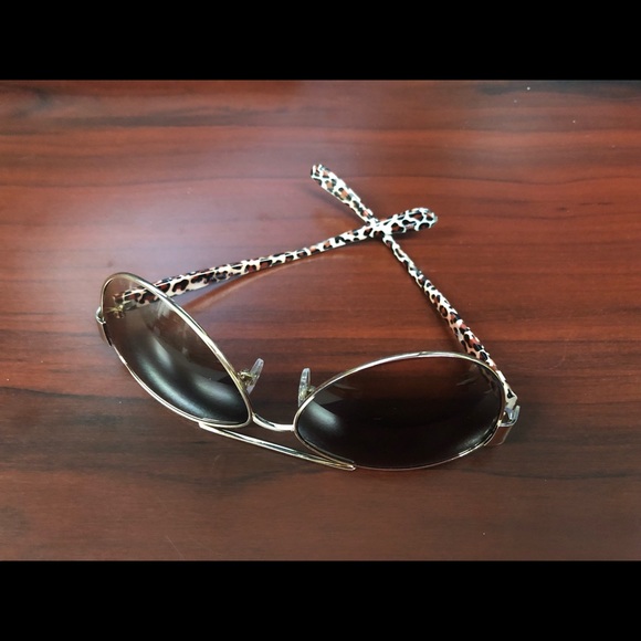 Foster Grant Cougar Sunnies - Picture 8 of 8